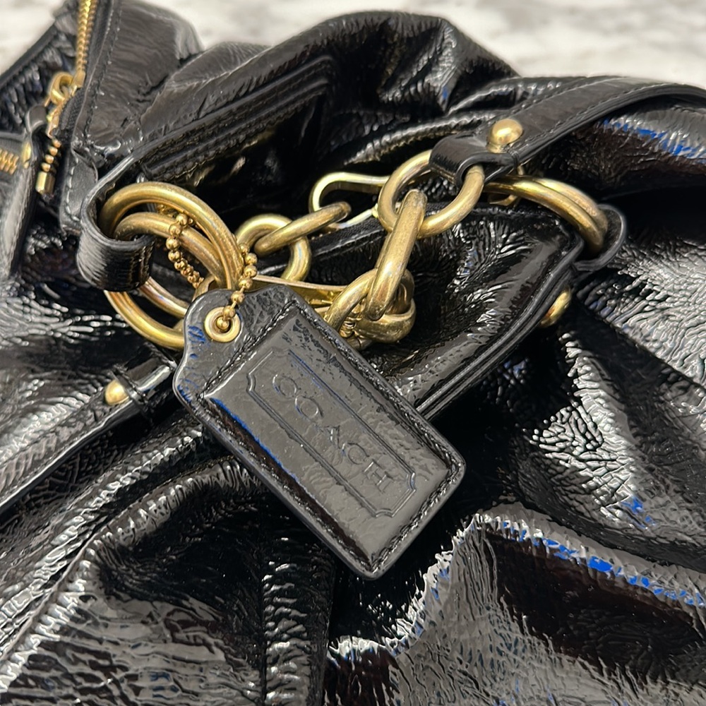 Patent leather coach bag. Large size. Perfect shape! - Picture 6 of 9